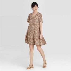 Women’s short sleeve ruffle hem dress